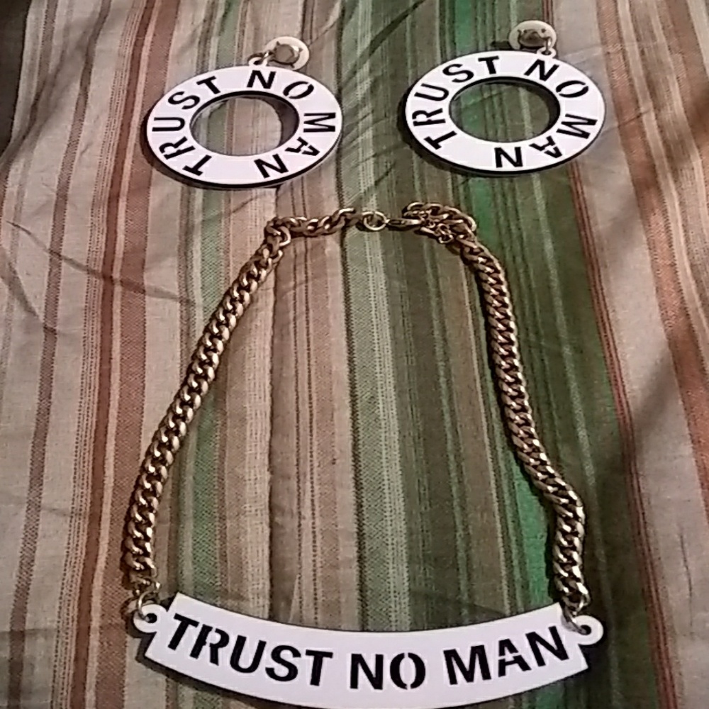 Set earring and necklace